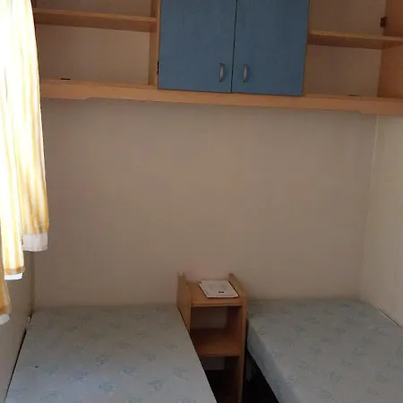 אתר קמפינג Lands House Bungalows *